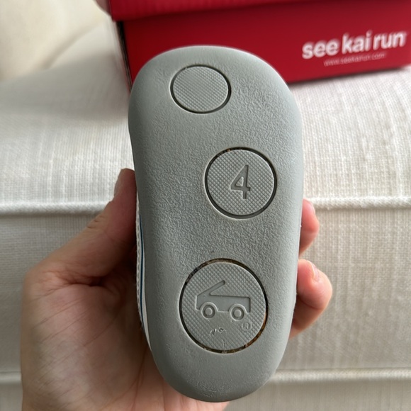 See Kai Run, Stevie II, size 4 in Green Shoe - Picture 3 of 5